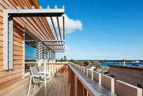 La SkyHouse. Un nouveau contemporain organique organique construit surplombant le port - Image 2