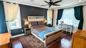 Gorgeous Art Deco w/ Parking in the Heart of Sac! - Image 3