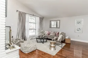 Newly renovated modern home - Image 2