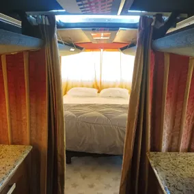 Bus - Image 2