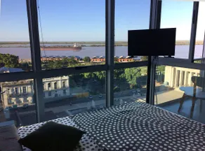 Sunrises over the river and views of the Monument - Image 2