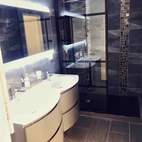 Cap Paradise Jacuzzi suite in the heart of Cap d'Agde - Image 4