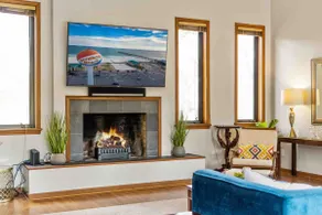Large Mid-Century Home w/Bay View & Ancient Trees - Image 5