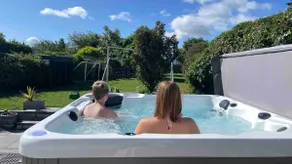 Ivy Cottage Seahouses Seaside Hot Tub Retreat - Image 3