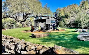 5 star Mid-Century Lakefront Pickleball Retreat - Image 2