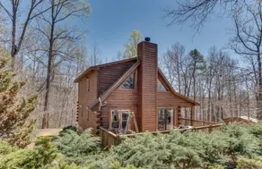 Horseshow Hideaway – Pet Friendly Cabin, 7 Minutes to TIEC - Image 3