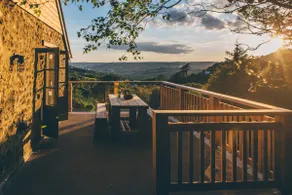 Romantic hillside hideaway with roof terrace and outstanding views - Image 2
