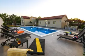 Nova A4 Lux - with shared swimming pool - Image 5