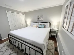 Lincoln Pk-Kingbed-fast WIFI-Parking-crib-roofdeck - Image 3
