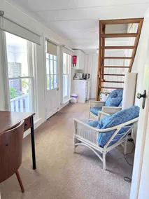 Hillcrest Hideaway – City Views & Free Breakfast - Image 5