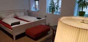 Quiet 50 m² courtyard apartment for five people - Image 2