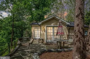 Waterfront Cottage at Goose Creek - Image 3