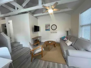 1 Bedroom apt, just 100ft to the Beach! - Image 5