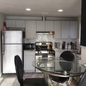 Spacious 2 bedroom unit in the heart of Seattle - Image 2