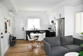 Walkable wineries - 2 bedroom suite with A/C - Image 2