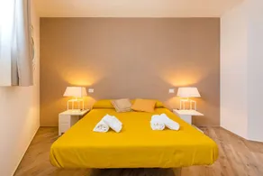 Bright home with sea view, pool & spa membership - Image 4