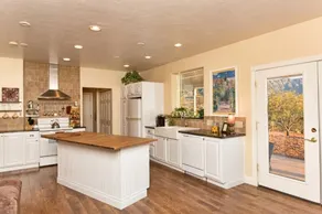 Cattleman's Country Manor - Image 3