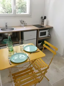 Charming air-conditioned cottage and private garden in Nîmes - Image 4