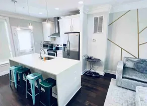 Gorgeous 4-Level Home w/ Parking Free Cancellation - Image 4