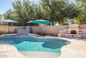 Large Luxury Gilbert single story home w/3 en suites - Image 2