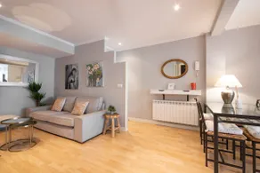 Practical, bright with bicycles+Parking included - Image 3