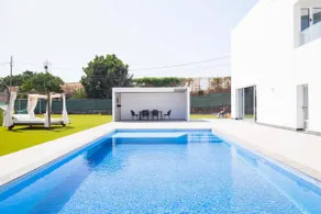 Independent villa with an immense heated pool! - Image 2