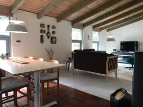 Cottage with private beach - Image 4