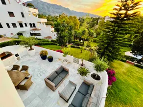 Superb Townhouse in Golden Mile - Image 2