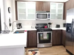 Two Beds and Two Baths Luxury Apartment By UCLA - Image 3