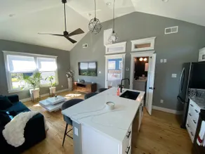 Blue Pool House - Image 3