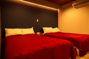 Fits-field-peacepark, 2 double beds apartment 01 - Image 3