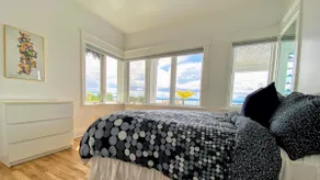 Stunning Views & Sunset Deck | Near Climate Pledge - Image 4