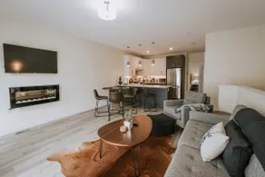Gorgeous south facing 3BDR townhome! - Image 2