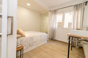 Luxury Apartment in The Soho CityCenter - Image 5