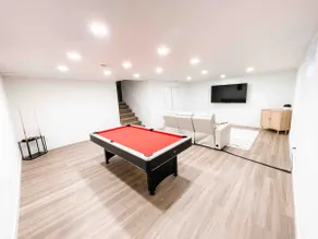 Quiet Retreat with Hot Tub, Pool Table and Spacious Yard - Image 4