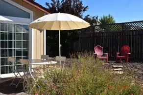Sonoma County Oasis w/ complimentary wine - Image 2