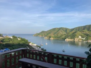 Beautiful wooden bungalow, balcony and ocean views. - Image 4