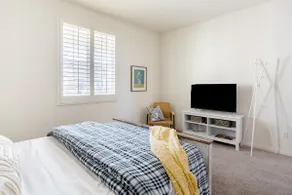 Roomy and Calm Private Guest Suite With Separate Entrance - Image 3