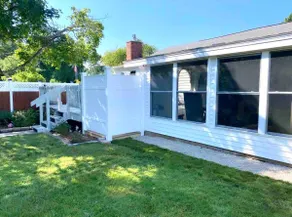 WALK to Seawall/Restaurants! All the amenities! - Image 3