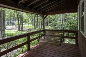 Quiet retreat in Charming Bear Creek Lake - Image 2
