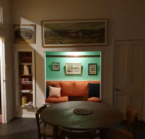 Upstairs apartment with mountain views - Image 2