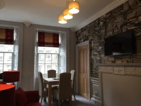 Royal Mile 2 bedroom 2 bathroom by Edinburgh Castle - Image 2