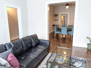 Spacious Bronzeville Apartment - Image 5