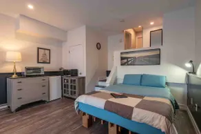 Between Two Bridges: A private studio suite - Image 3