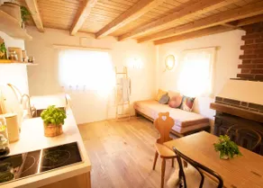 Designer Riverfront Cottage - Image 4