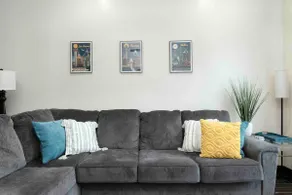 Gorgeous, spacious condo, walkable to downtown - Image 2