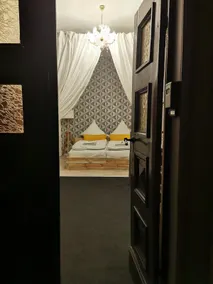 Living in the townhouse - Image 4
