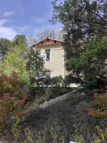 Small wooded attic - Image 3