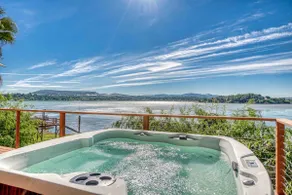 Superb lakefront getaway with spa, dock and views! - Image 2
