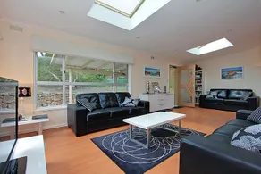 Hilltop Retreat - close to the beach, pet friendly - Image 2